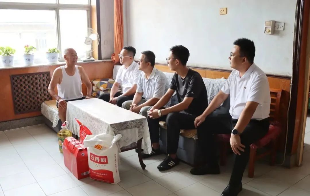 致敬崢嶸歲月 | 海江集團開展“八一”建軍節(jié)關懷慰問退役軍人活動